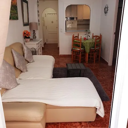 Lovely 2-bed In Near Beach 公寓