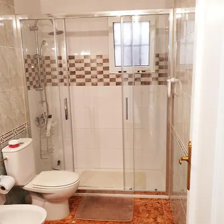 Lovely 2-bed In Near Beach *