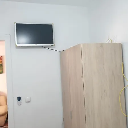 Lovely 2-bed In Near Beach 托雷维耶哈